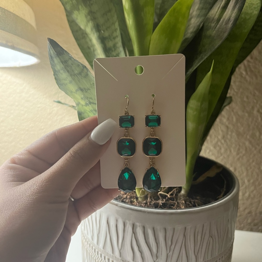 Esmerald Stone Earrings 🫧